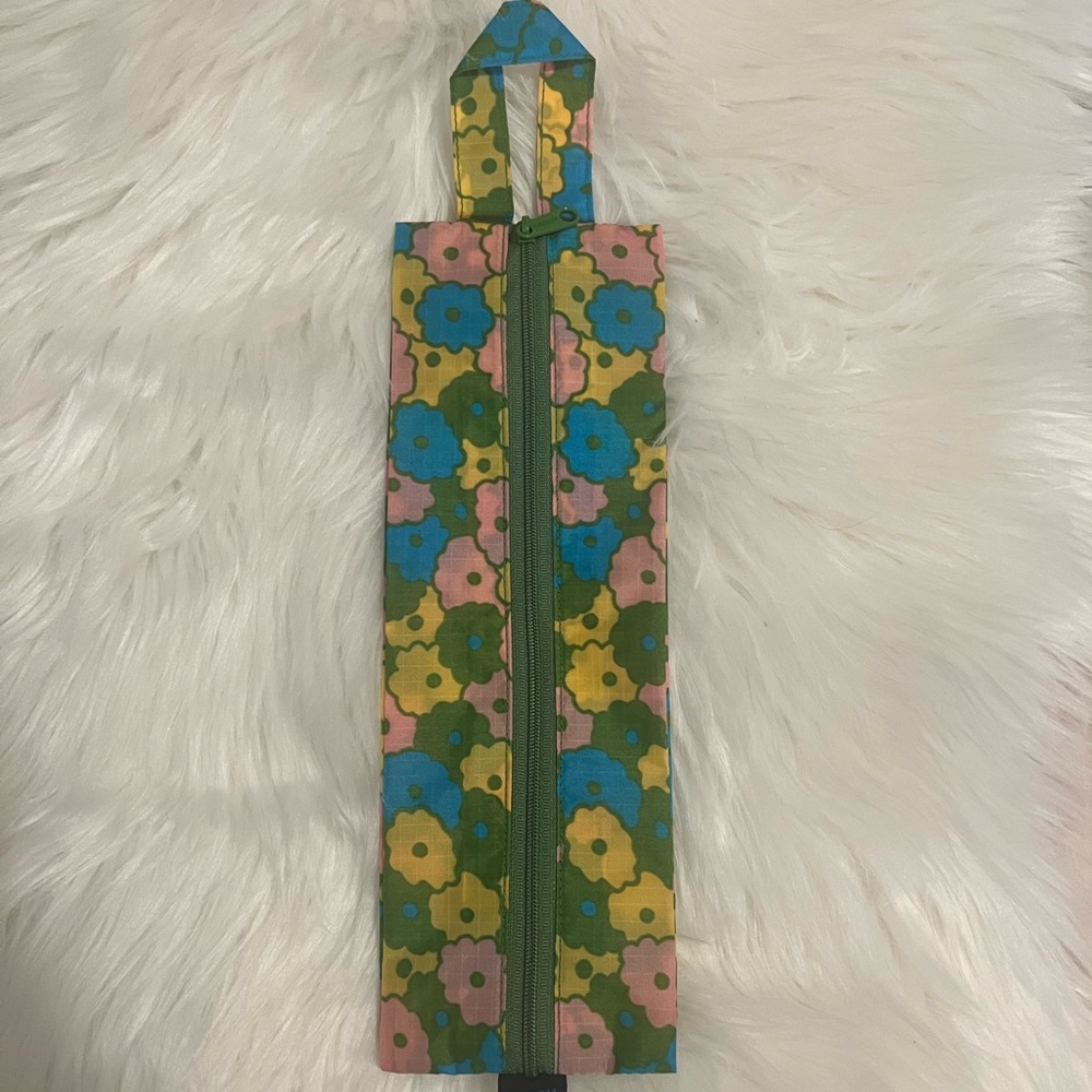 SOLD: Small 3D zip in Flowerbed